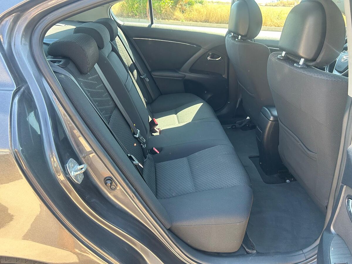 TOYOTA AVENSIS 2.2 D4D AUTO SPANISH LHD IN SPAIN 80000 MILES SUPERB 2009